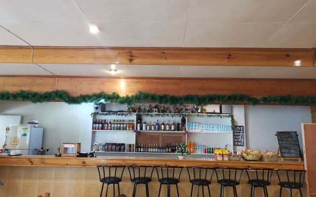 Rusty Nail Inn And Cafe