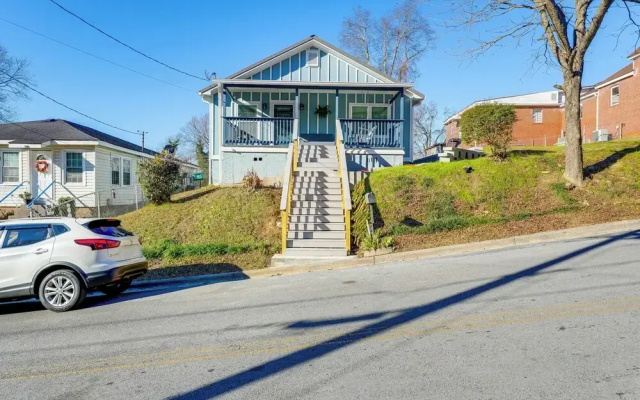 Walk Downtown: Charming Rome Abode w/ Yard!