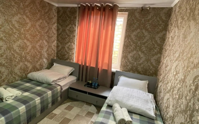 Fam_House