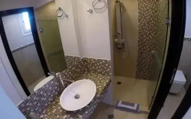 Queen Boutique Suites