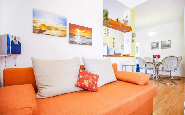 Amazing Apartment in Otok Ist With Wifi and 2 Bedrooms