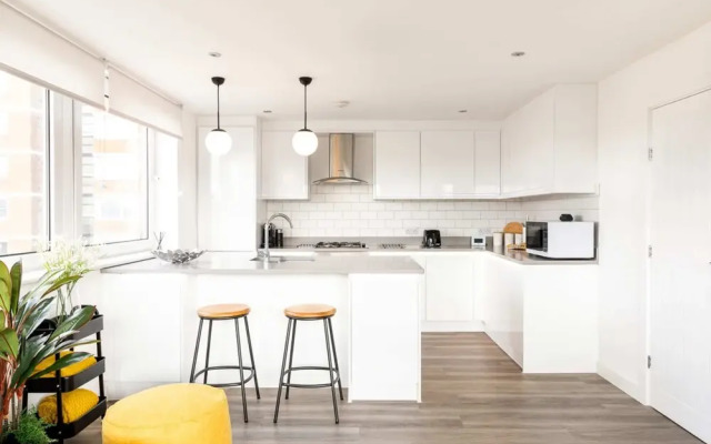 Bright London Bridge Apartment