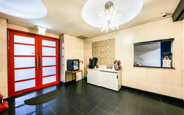 waltz hotel