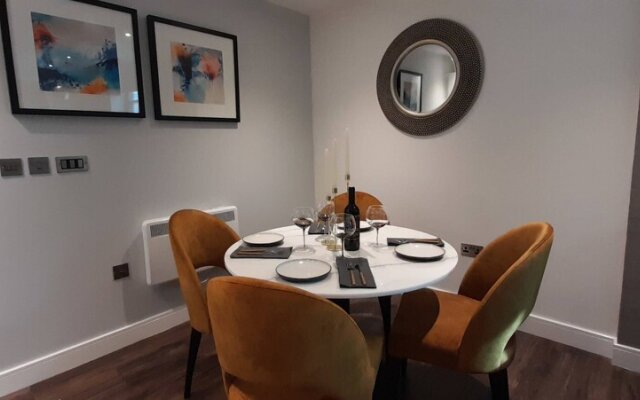Interior Designed 1 Bed Flat With Parking Slough