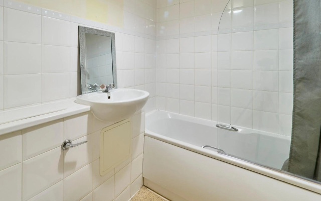 Bingley Court - Open plan apartment near Canterbury East Station