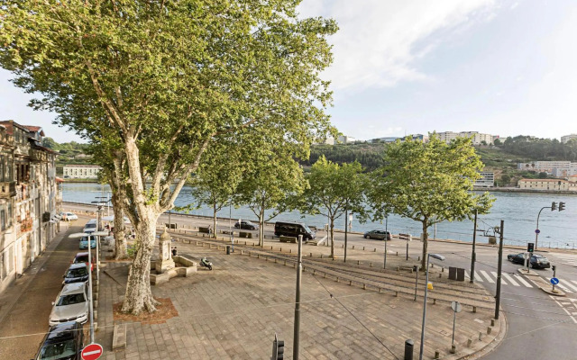 Wonderful 2BR Duplex Near River by LovelyStay