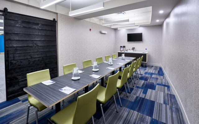 Holiday Inn Express Hotel & Suites Airport Dieppe by IHG