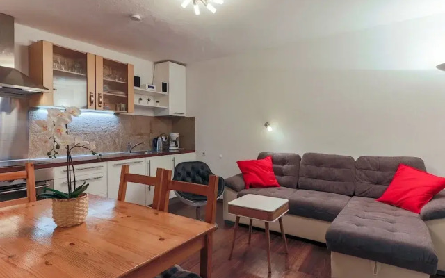 Central Apartment With Balcony, Terrace, Garden, Deckchairs