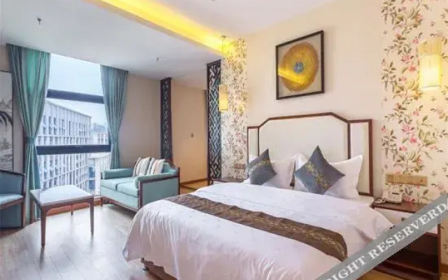 Huayi Hotel (Chongqing Creative Park Shangwan Road Subway Station)