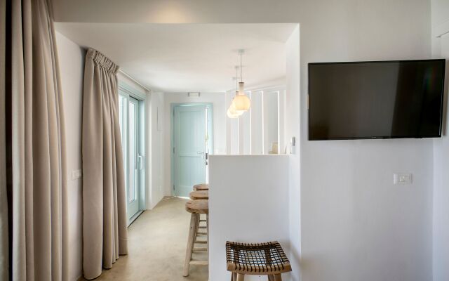 Santo Bloom Luxury Suites