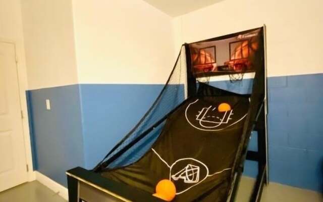 Solterra - 6 Bedrooms House w/pool-7040SR Home by RedAwning