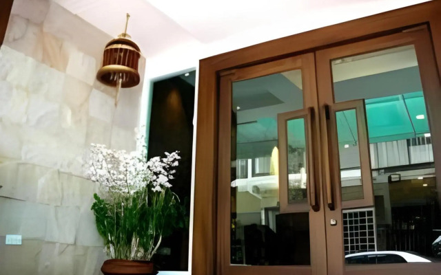 Baan Sukhumvit Soi 18