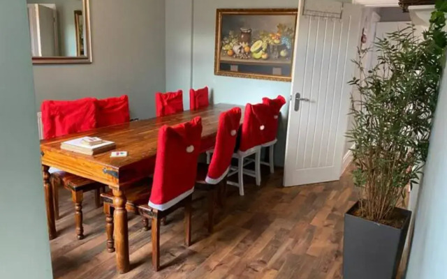 Bamber House - Large Modern Home & Perfect Location