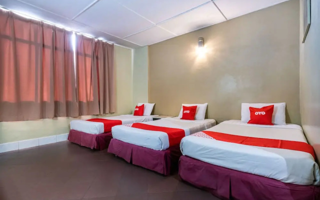 OYO 89997 Kurnia Hotel