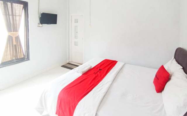 RedDoorz @ Penginapan Hello Pacitan