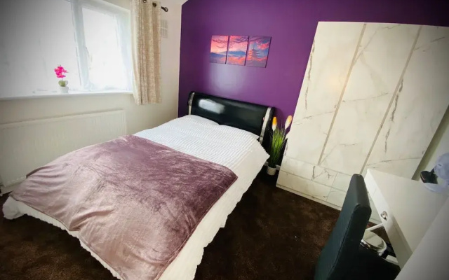 Modern-petfriendly-privategarden-family-20mintoldn