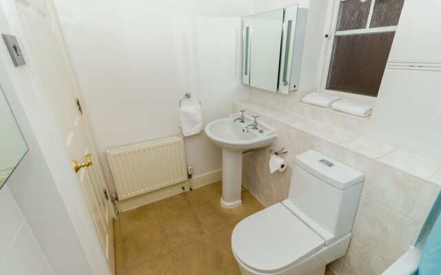 Luxury 5 Bed house in Windsor