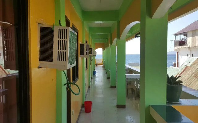 White Beach Hotel Puerto Galera powered by Cocotel