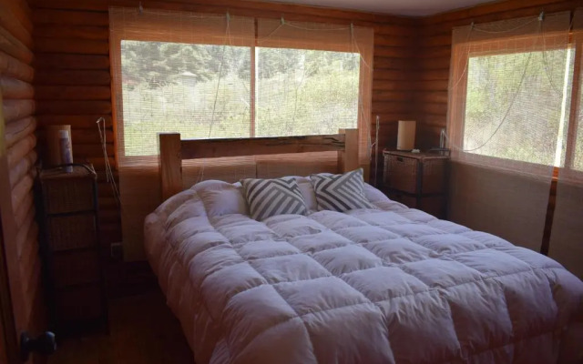 lodge con piscina privada, parcela de campo.