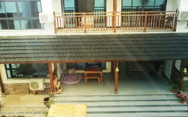 Bamboo and Apricot Garden House