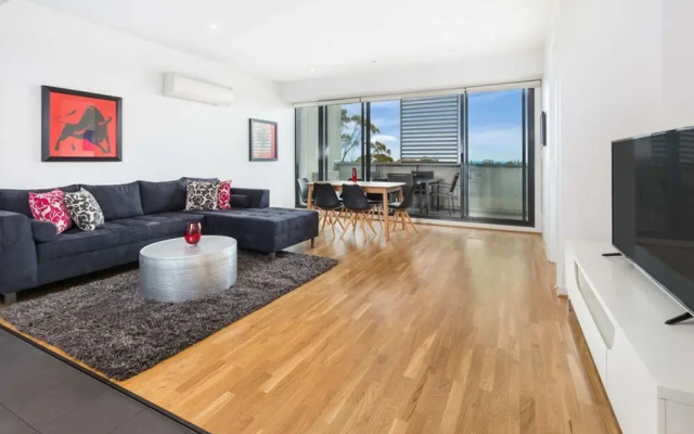 Executive Apartment With Bay Views