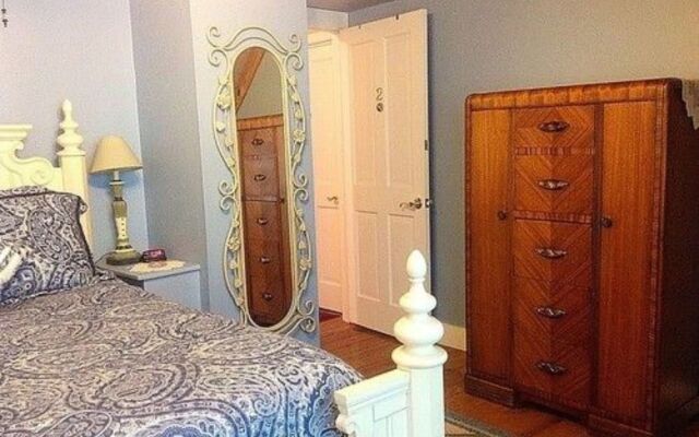 Plantation Oaks Inn