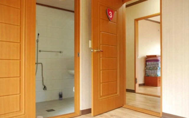 Sacheon Baegunimeomuneungot Pension