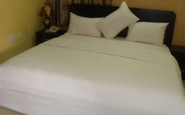 Grandy Suites Hotel