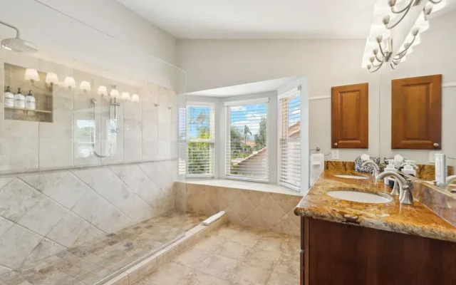 Red Mountain Retreat 5 BDR w/ Heated Pool!