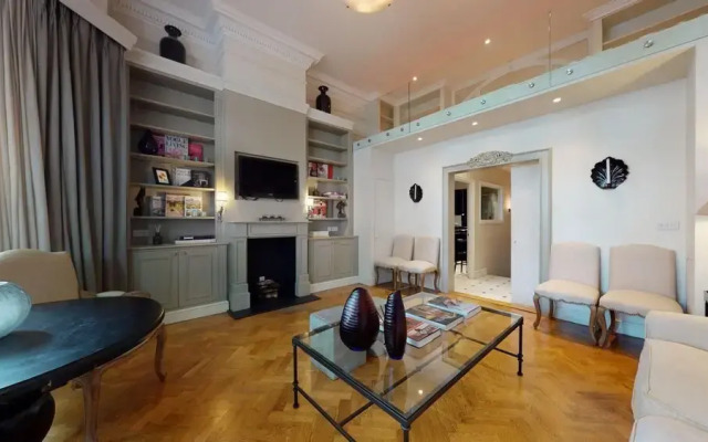 1 Bedroom Duplex Apartment in Pont Street