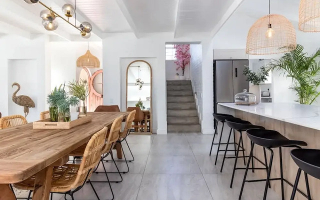 Flamingo Villa Beach Pool Luxury Solar Back Up