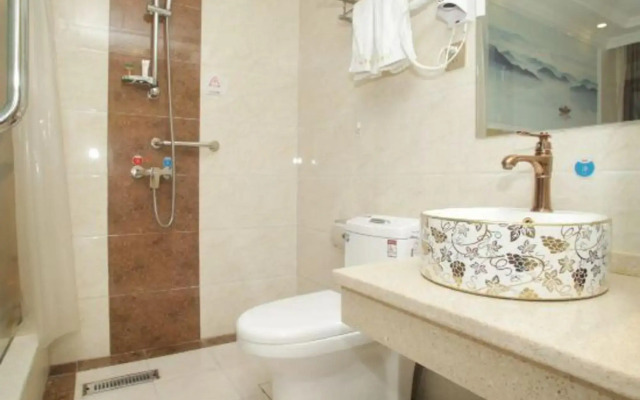 Hanlan Hotel