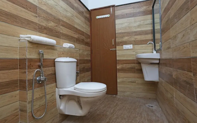OYO 13502 Home 2BHK Simran Villa DIT