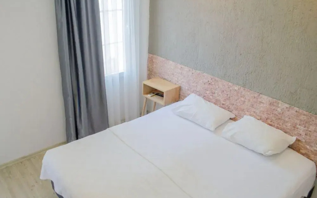 1989 Hotel Sebat