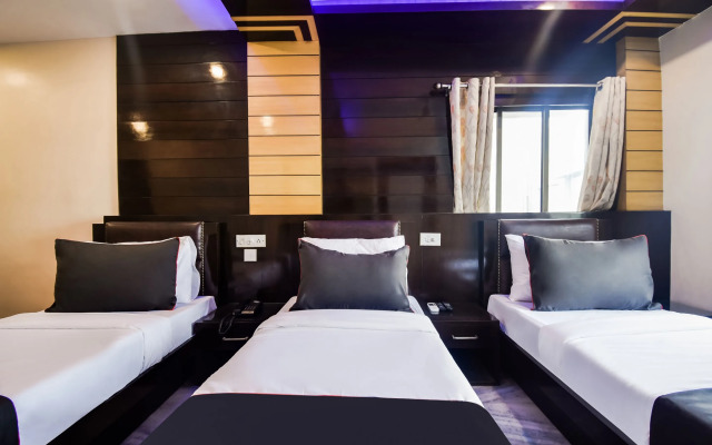 Collection O 48222 Meera International