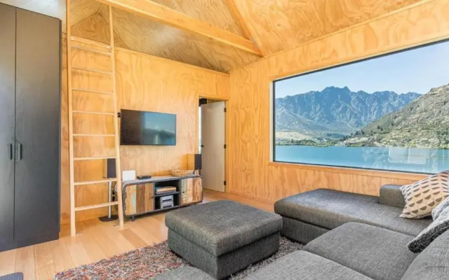 Picture Perfect - Queenstown Holiday Home