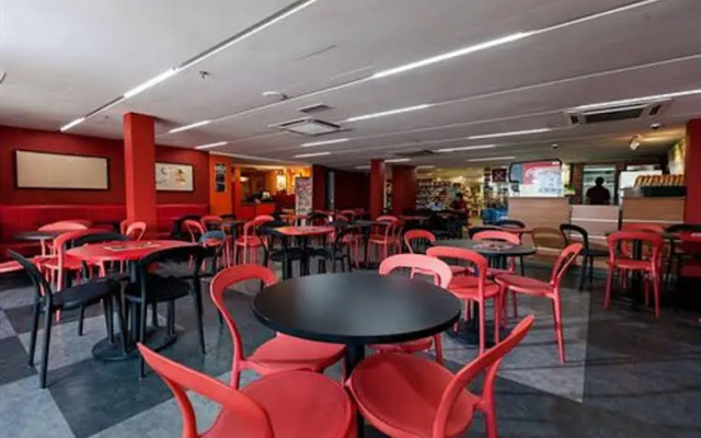 Grand Centrepoint Hotel