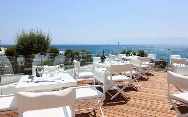 Dimitra Beach Hotel & Suites