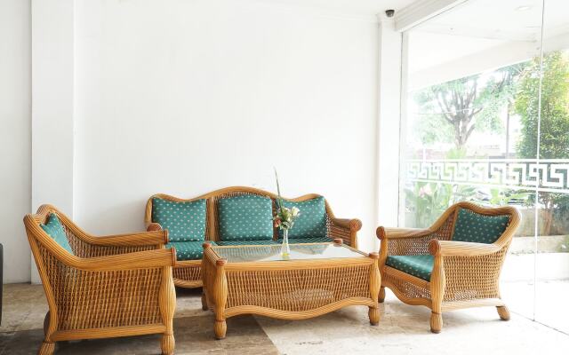 OYO 252 Istana Permata Ngagel