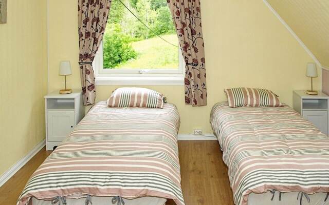6 Person Holiday Home in Lonevag-by Traum