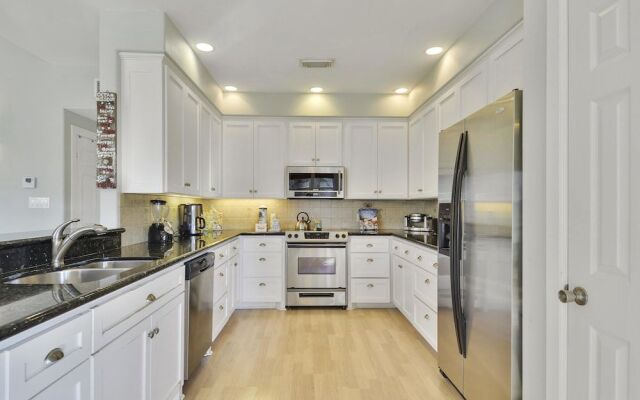 Sommervilla by RedAwning