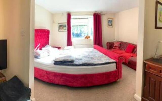 Captivating Bungalow With Garden in High Wycombe