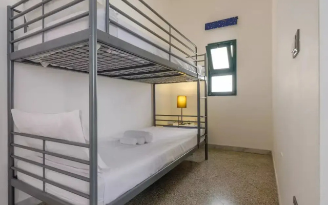 Emerald Residence Sleeps 12 With Sea View