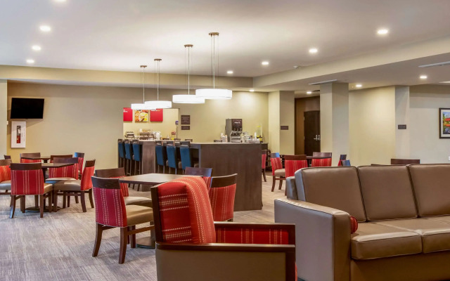 Comfort Suites Wooster near University Campus