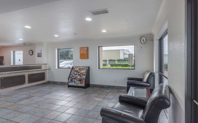 Motel 6 Lancaster, TX - DeSoto - Lancaster