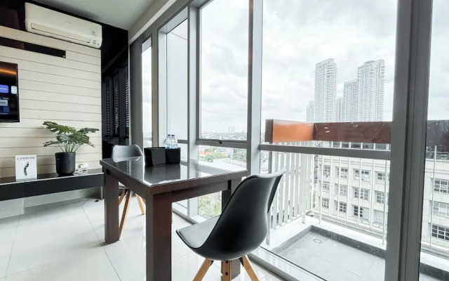 Spacious and Comfy Big Studio Apartment at Kemang Mansion