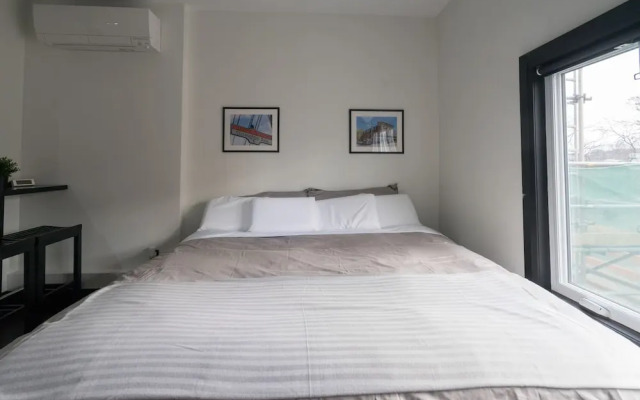 Applewood Suites - Queen West Studio