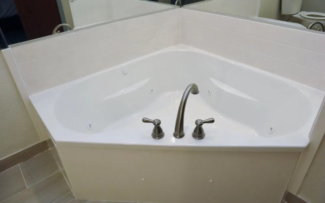 Holiday Inn Express Hotel & Suites Baton Rouge North