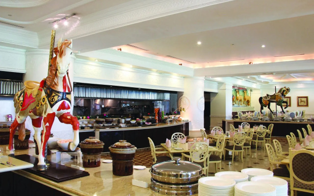 Palace Of The Golden Horses Hotel