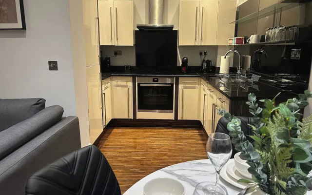 Tavistock House-contractor Stay-parking-sleeps 7,